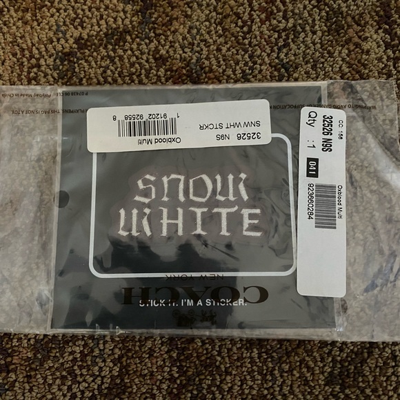 ⭐️⭐️COACH ⭐️⭐️ Disney X Snow White sticker NWT - Picture 3 of 3